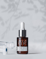 Esse Repair Oil, 15 ml flaske med luksuriøs, økologisk ansiktsolje. Inneholder marula, rosehip og jojoba for reparasjon og næring til sensitiv hud