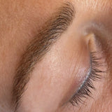 Permanent make up av bryn. Drømmer du om naturlige, symmetriske bryn som holder hele dagen -helt uten sminke. Da er PMU riktig behandling for deg. Bildet av healet microblading av bryn