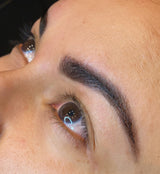 Henna brow design gir farge til bryns hår og huden under, for definerte og markerte bryn