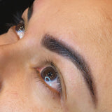 Henna brow design gir farge til bryns hår og huden under, for definerte og markerte bryn