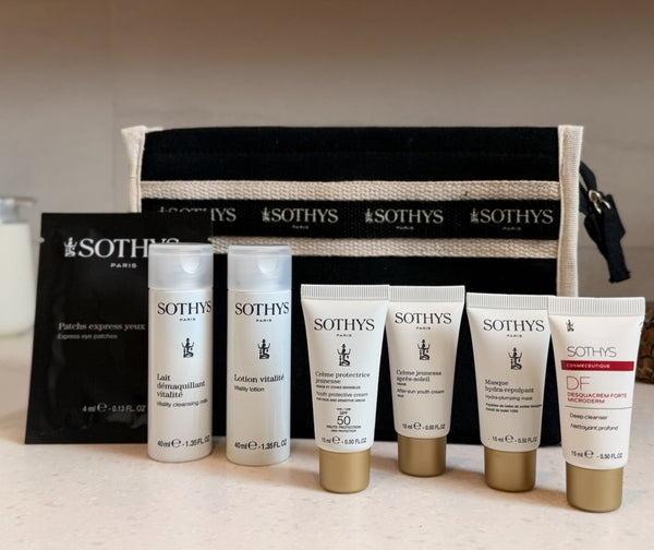 Sothys start kit med 8 hudpleieprodukter og toalettmappe. Rens, fukt, solbeskyttelse og øyemaske i perfekt introstørrelse