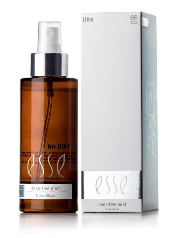 Esse sensitive mist inneholder probiotika, som balanserer microbiomet på huden. 